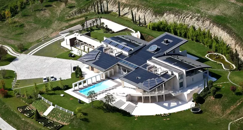 dom z tarsem i basenem inspiracje 800x600.webp